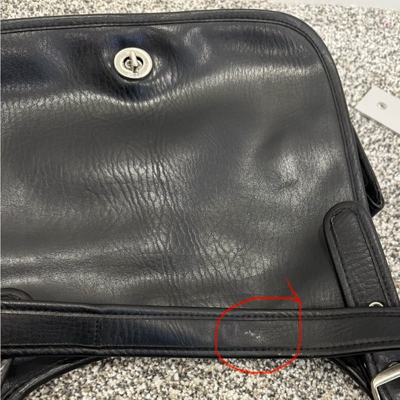 Vintage Coach 90’s Black Leather Turnlock Minimalist Timeless Chic Shoulder Bag - Picture 9 of 12